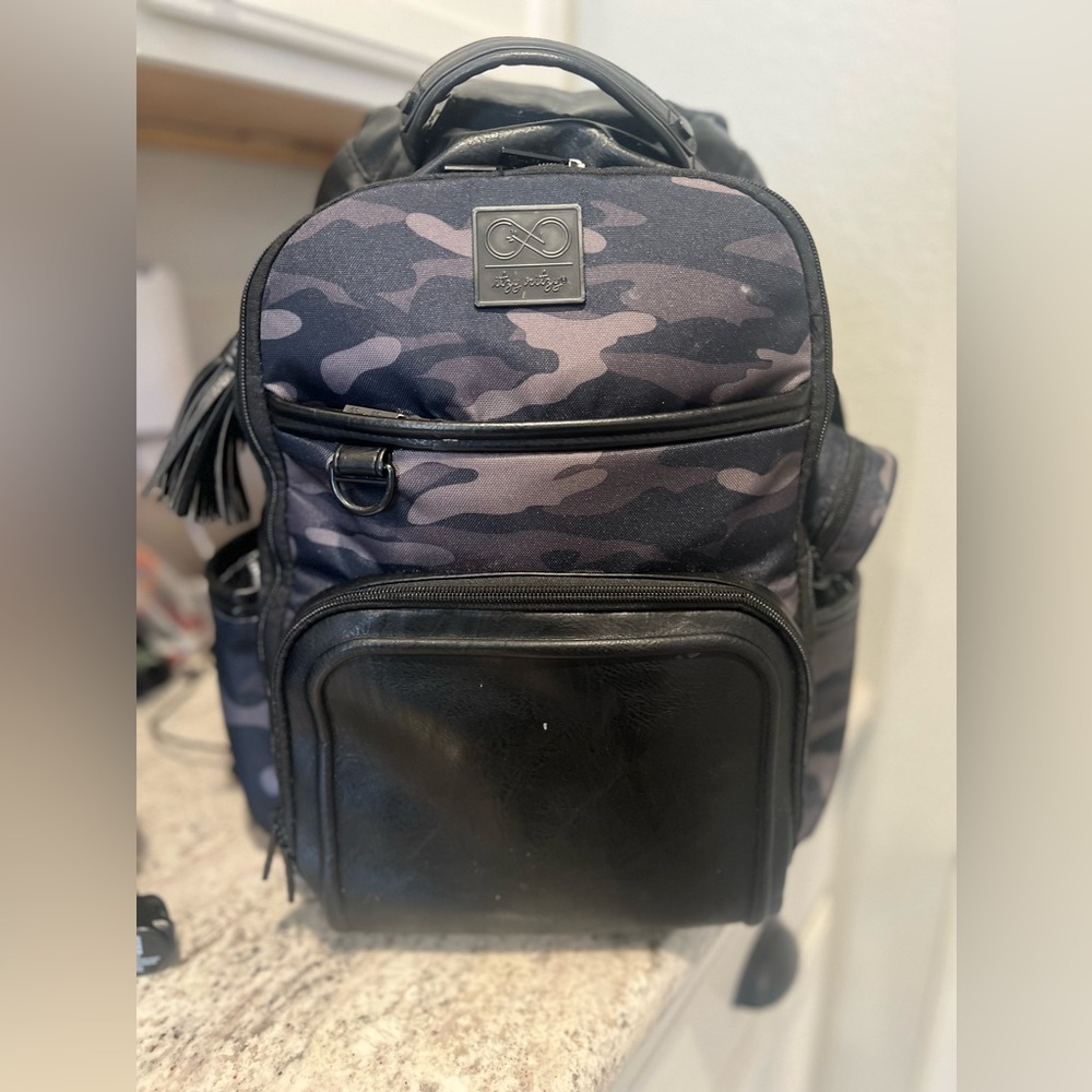 Itzy Ritzy Boss Plus